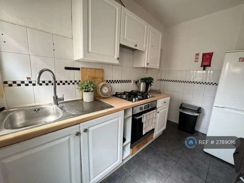 1 bedroom house share for rent