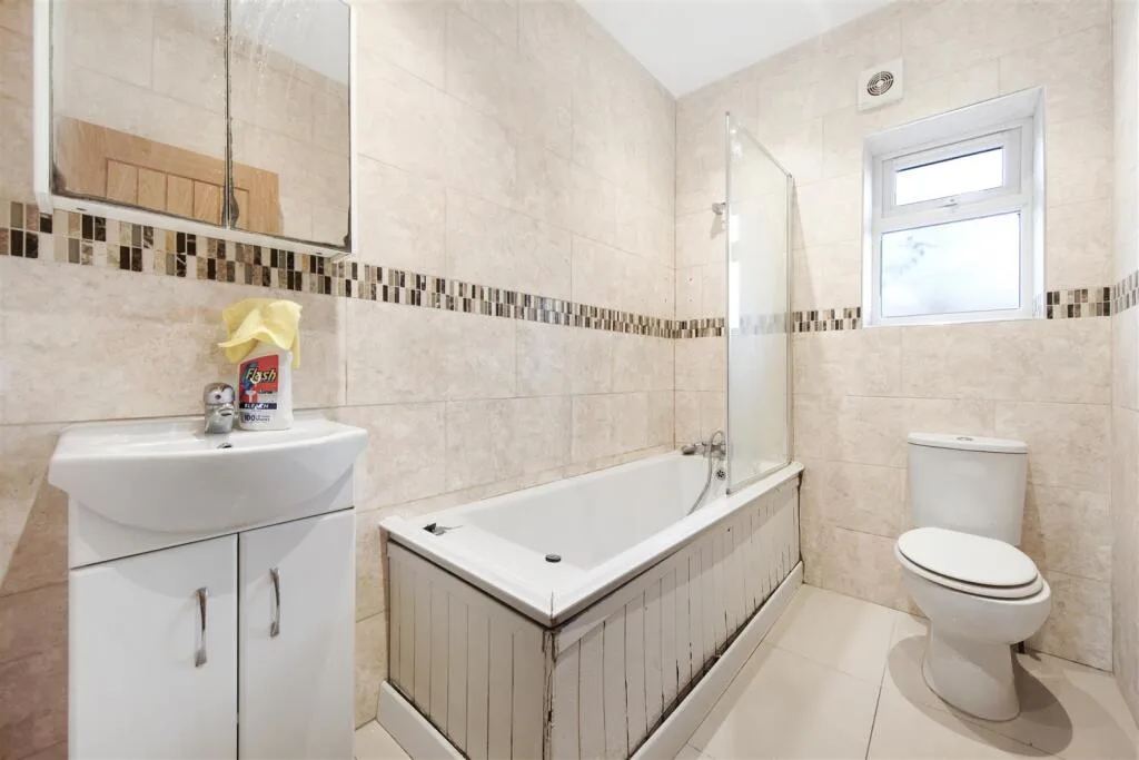 1 bedroom house share for rent