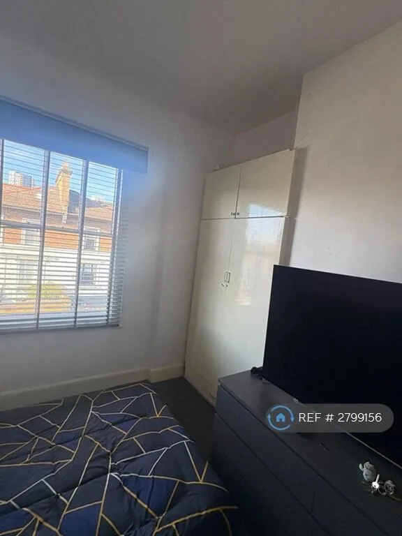 1 bedroom house share for rent