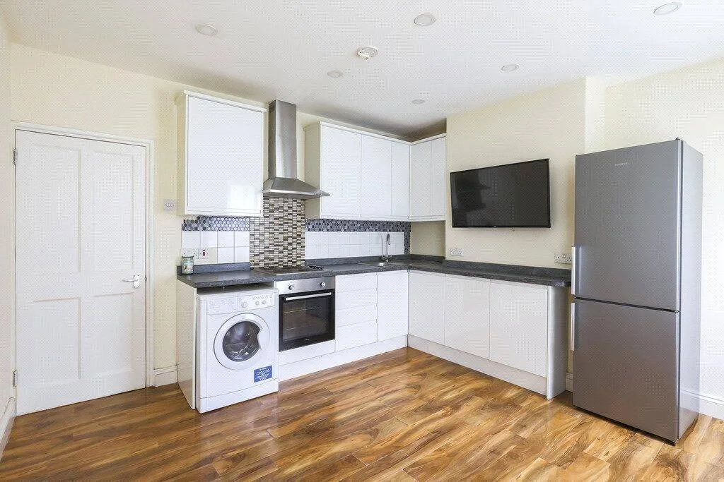 2 bedroom maisonette for rent