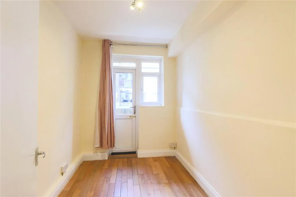 2 bedroom maisonette for rent