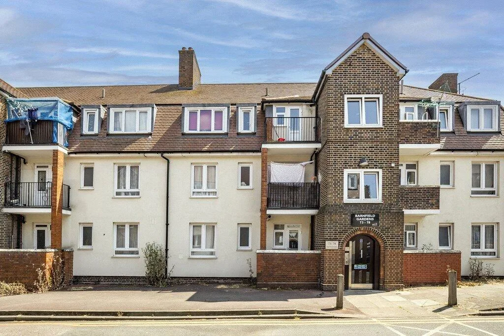 2 bedroom maisonette for rent