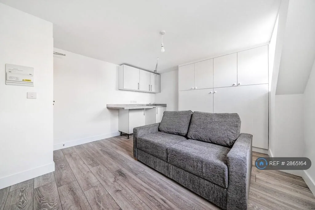 1 bedroom house share for rent