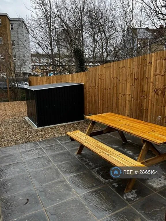 1 bedroom house share for rent