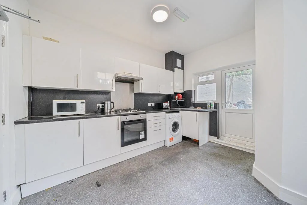 1 bedroom maisonette for rent
