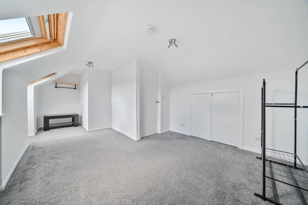 1 bedroom maisonette for rent