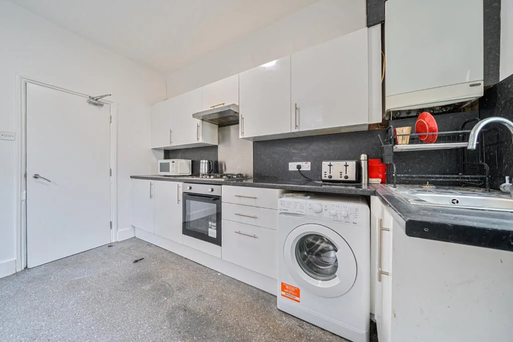 1 bedroom maisonette for rent