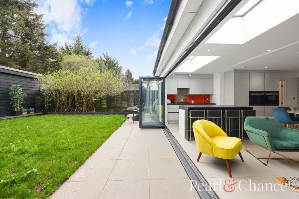 3 bedroom ground floor flat for rent