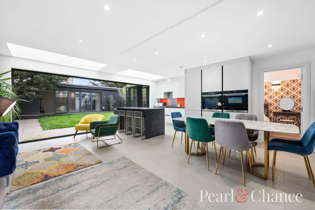 3 bedroom ground floor flat for rent
