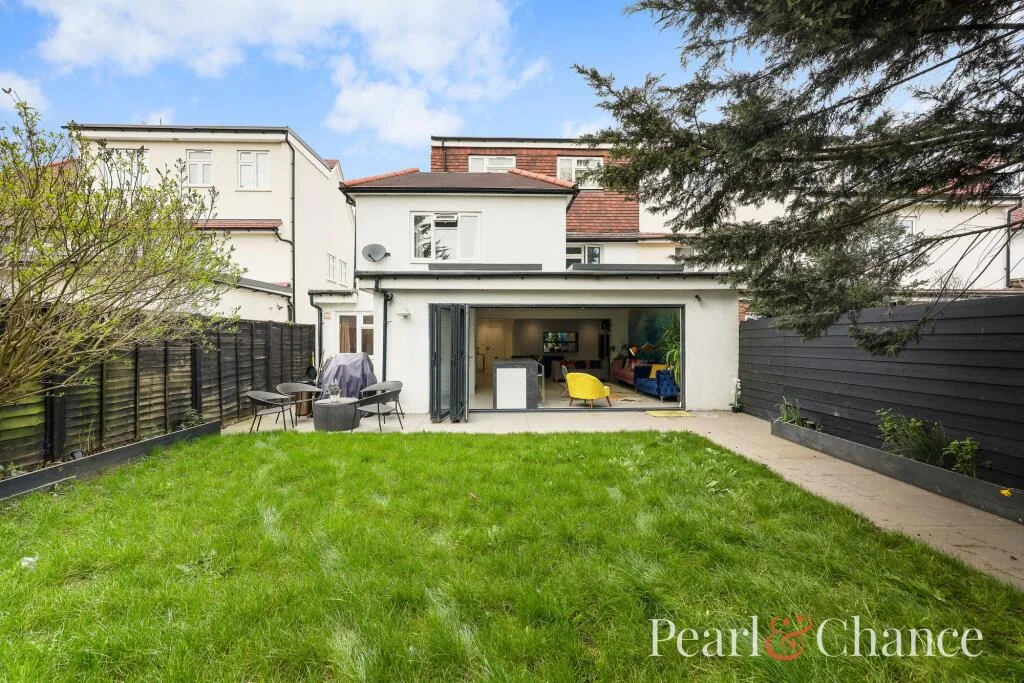 3 bedroom ground floor flat for rent