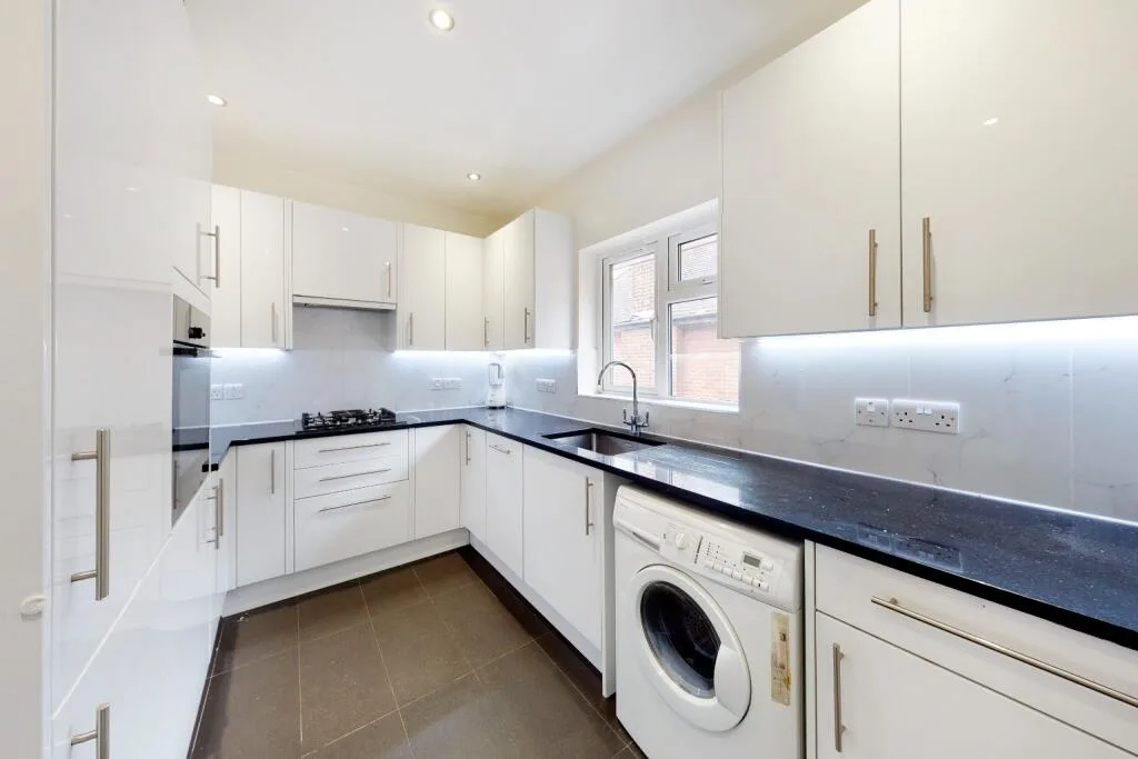 3 bedroom flat for rent