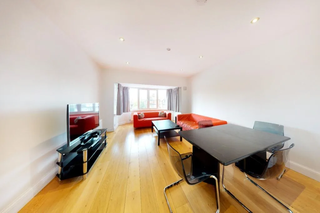 3 bedroom flat for rent