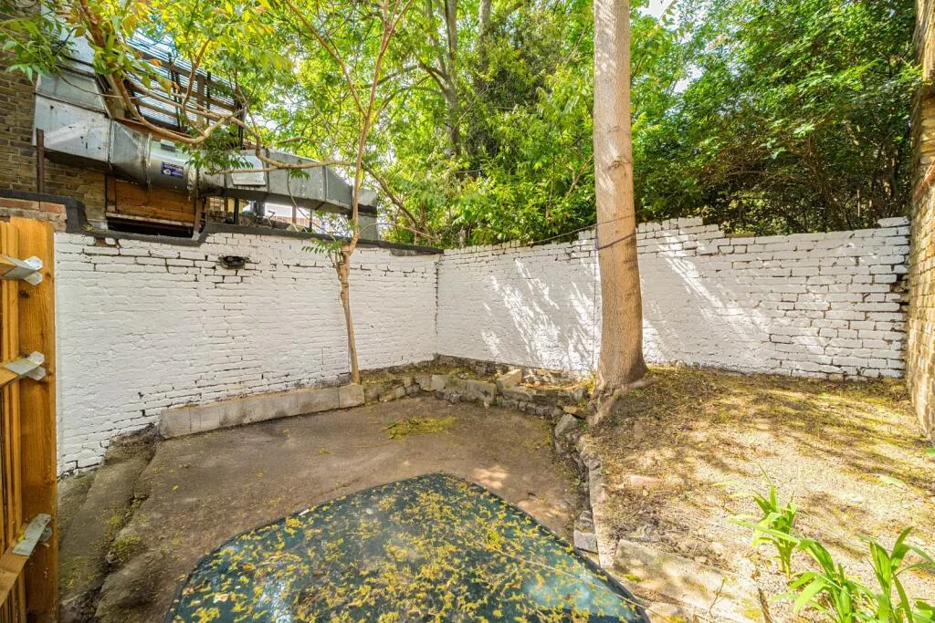 1 bedroom maisonette for rent
