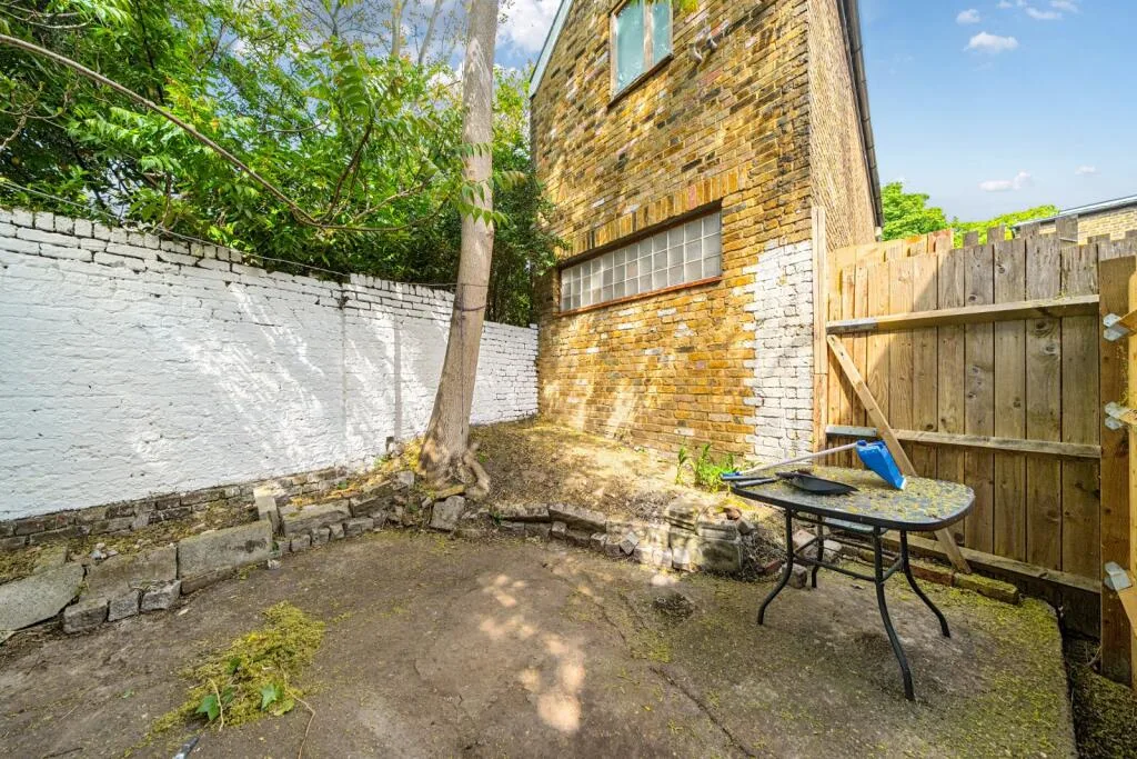 1 bedroom maisonette for rent