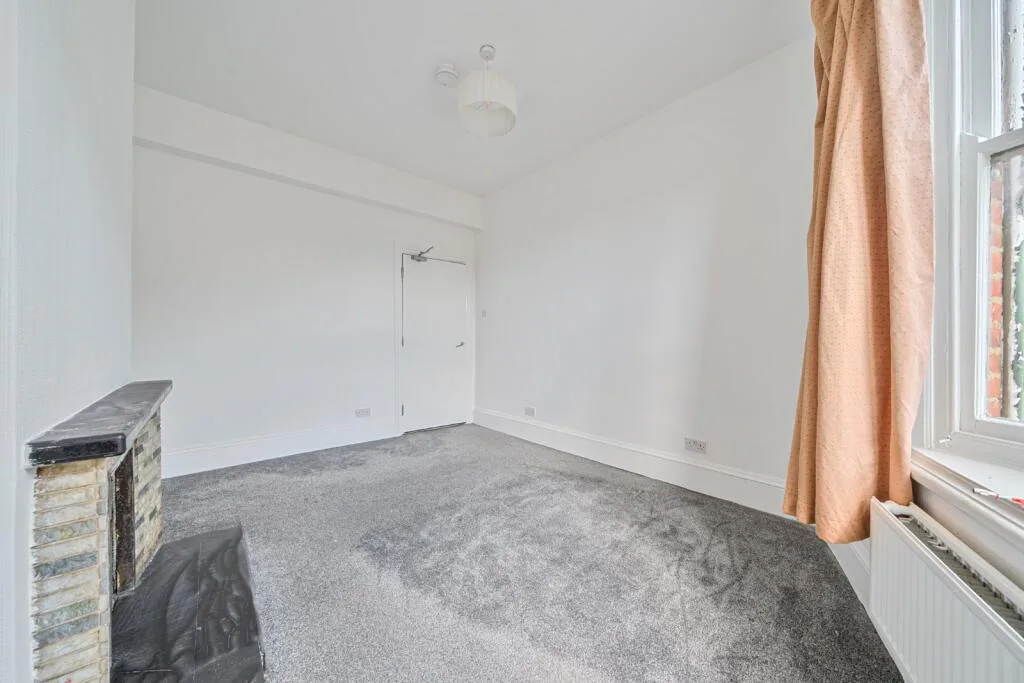 1 bedroom maisonette for rent