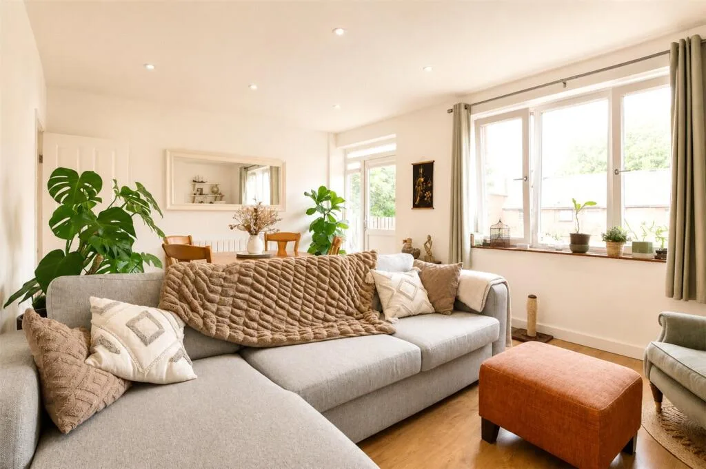 3 bedroom semi-detached house for rent