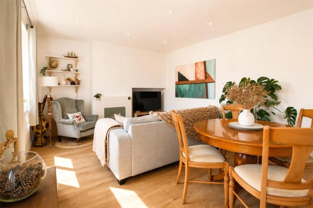 3 bedroom semi-detached house for rent