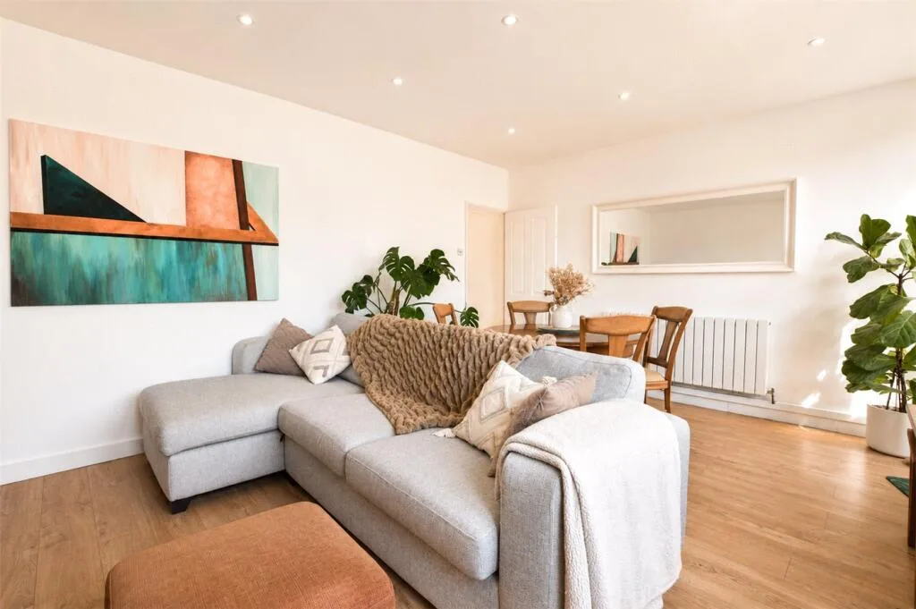 3 bedroom semi-detached house for rent
