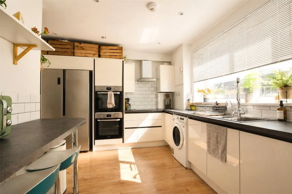 3 bedroom semi-detached house for rent