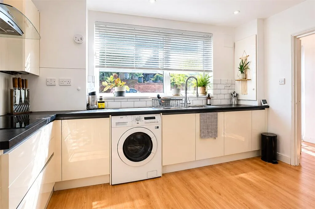 3 bedroom semi-detached house for rent