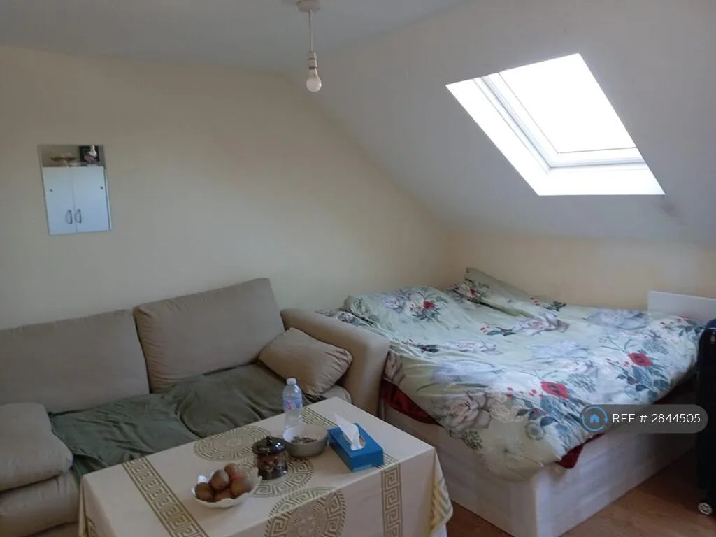 Studio flat for rent