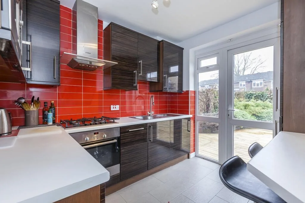 3 bedroom end of terrace house for rent
