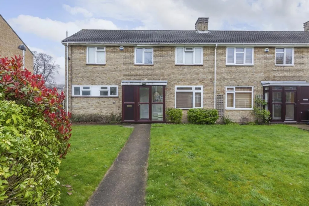 3 bedroom end of terrace house for rent