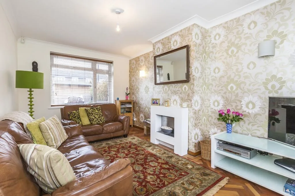 3 bedroom end of terrace house for rent