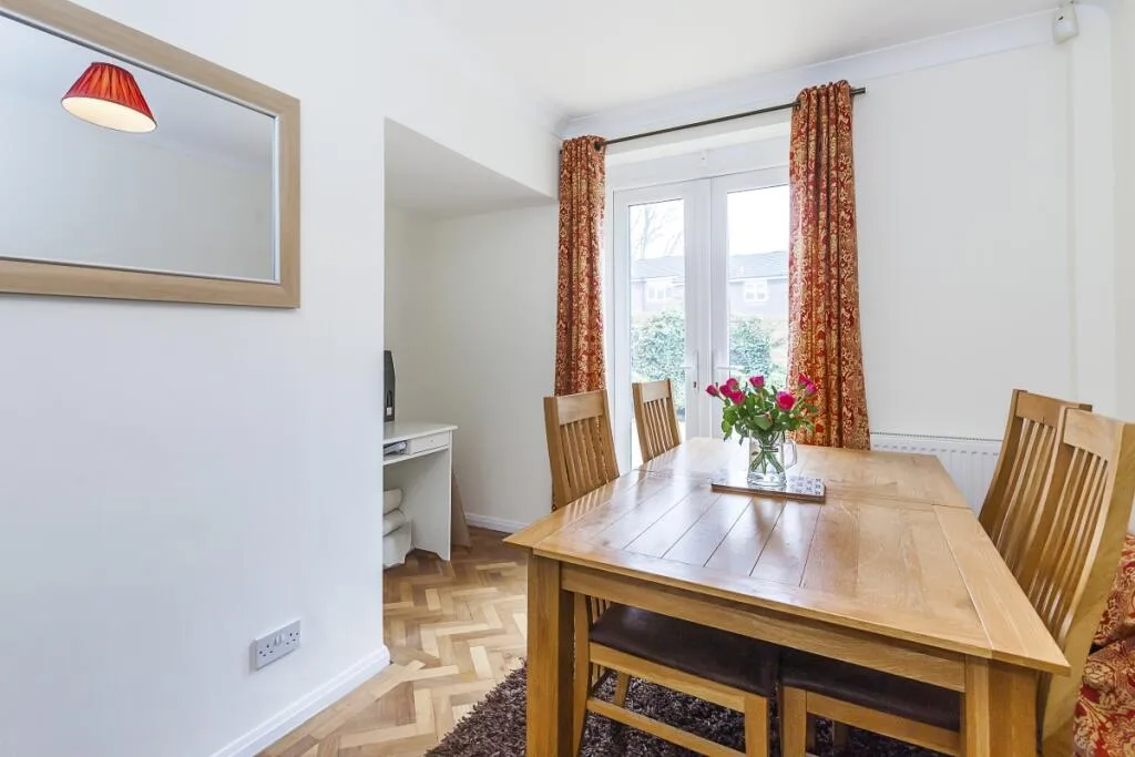 3 bedroom end of terrace house for rent