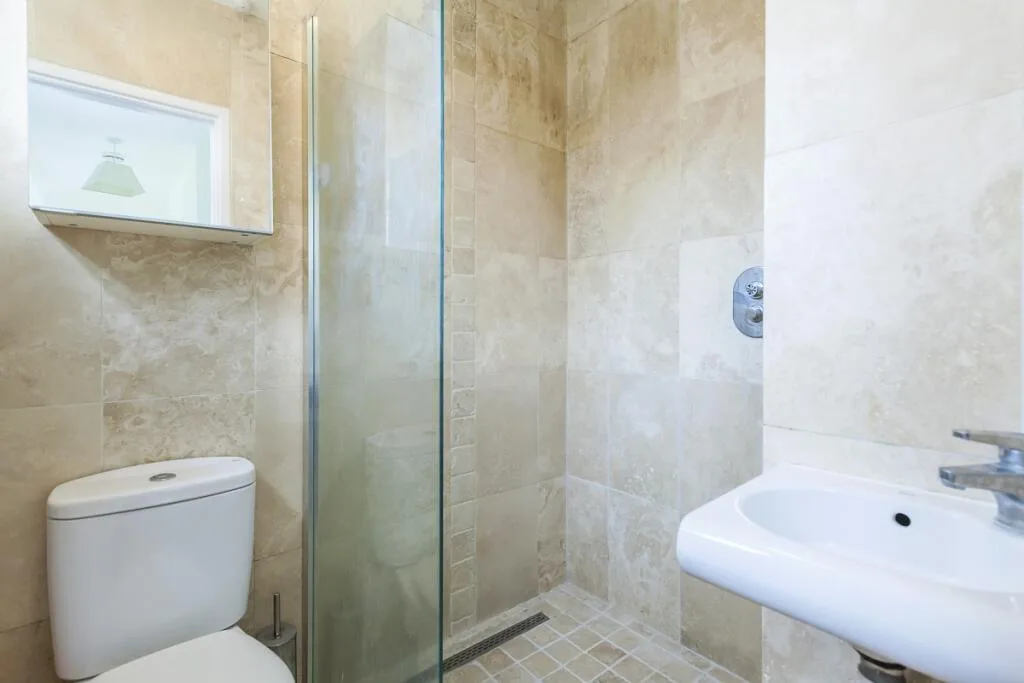 3 bedroom end of terrace house for rent