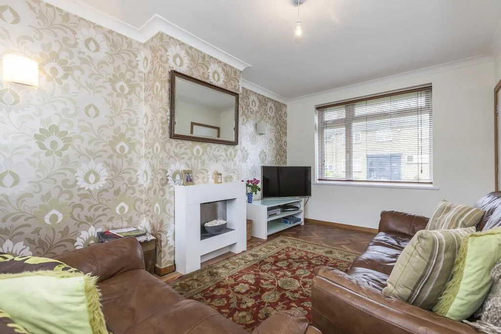 3 bedroom end of terrace house for rent