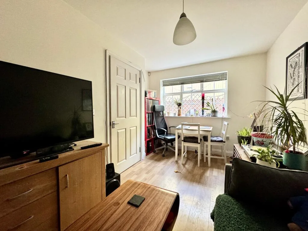 2 bedroom mews property for rent