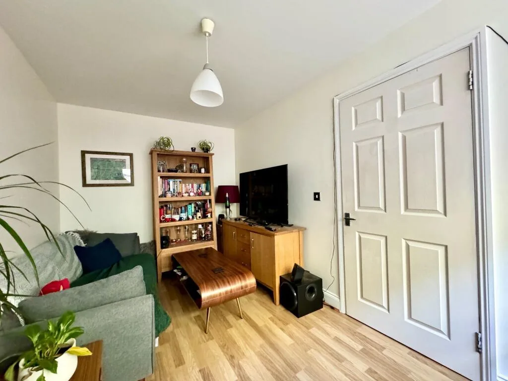 2 bedroom mews property for rent
