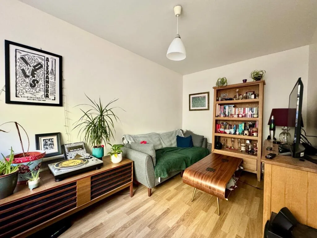 2 bedroom mews property for rent