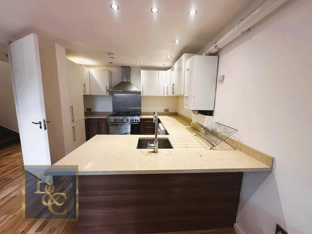 3 bedroom maisonette for rent