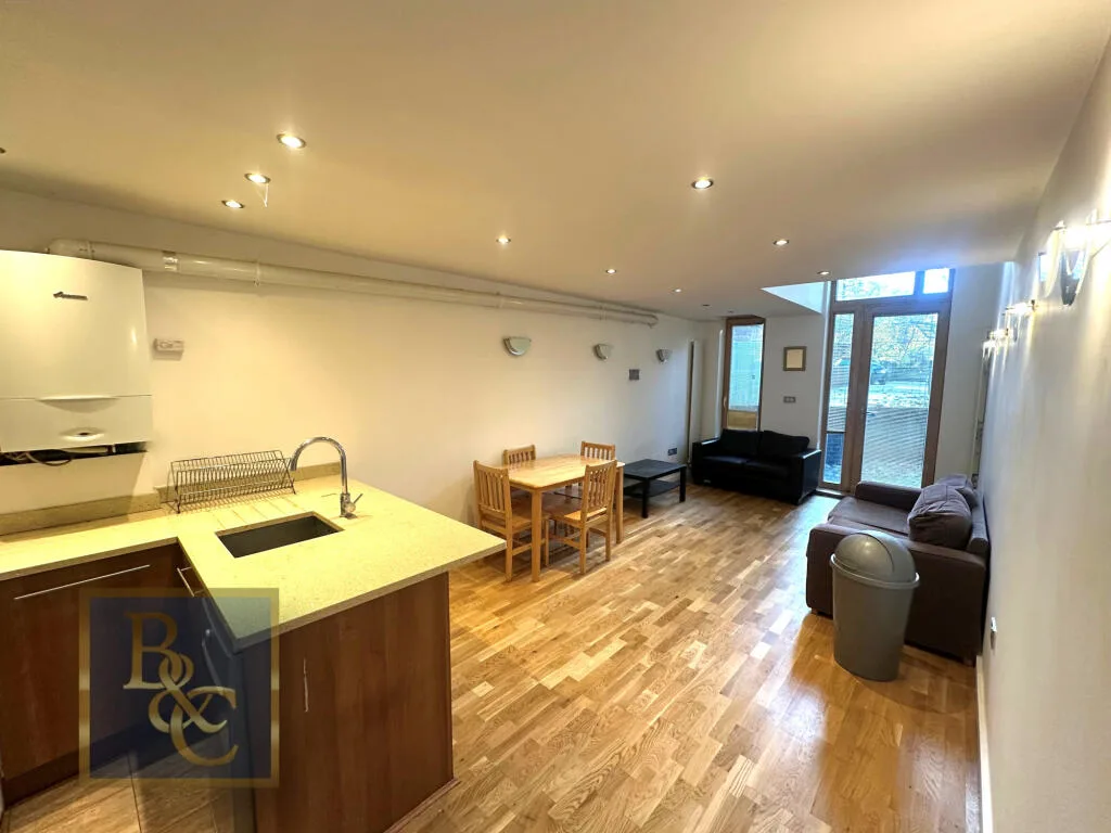 3 bedroom maisonette for rent