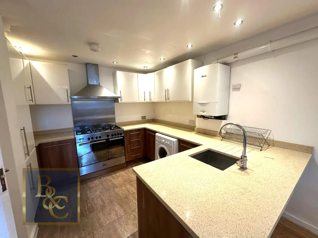 3 bedroom maisonette for rent