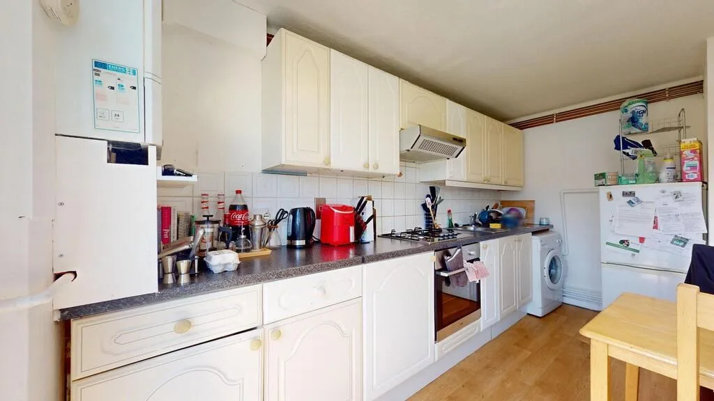2 bedroom maisonette for rent