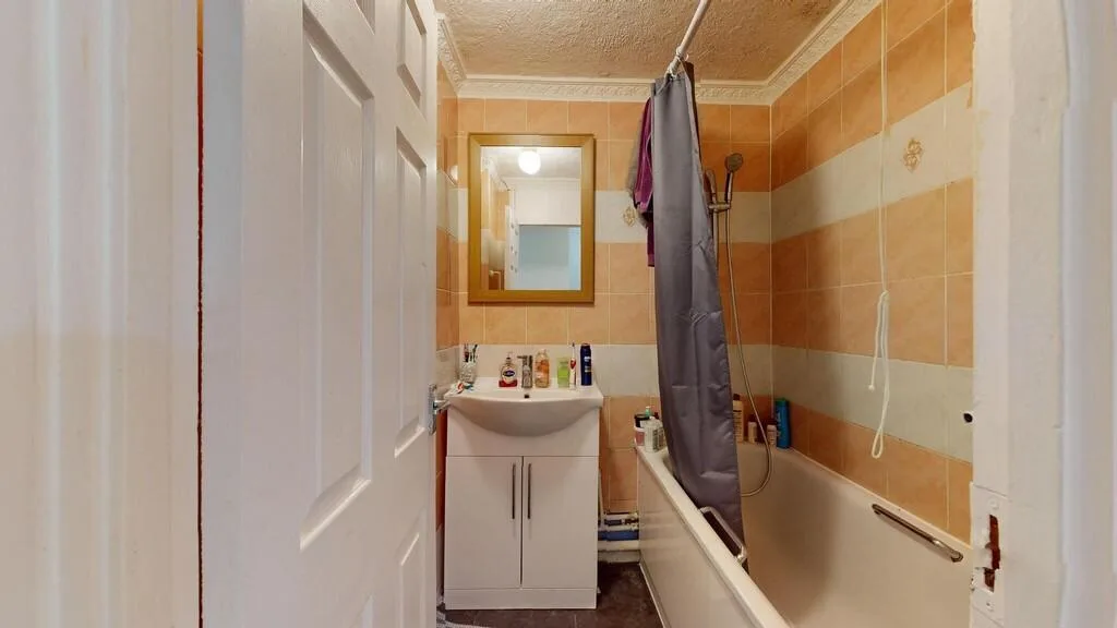 2 bedroom maisonette for rent