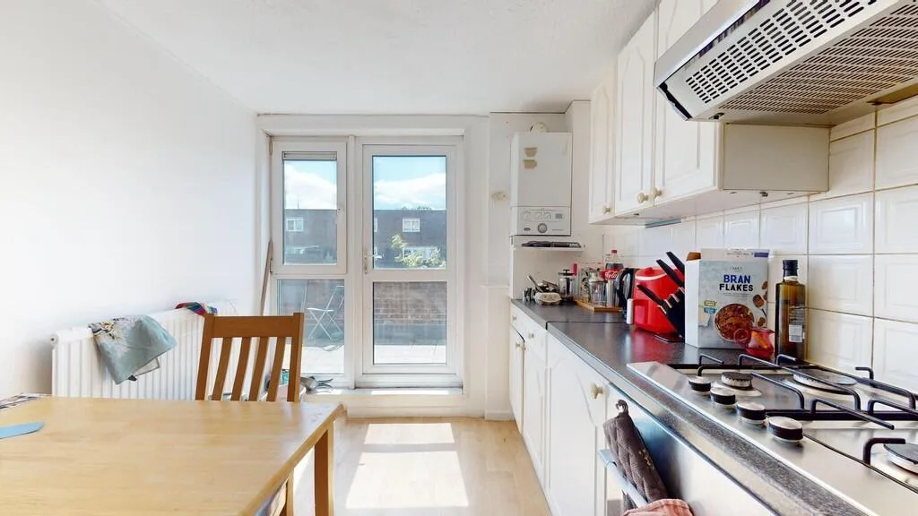 2 bedroom maisonette for rent