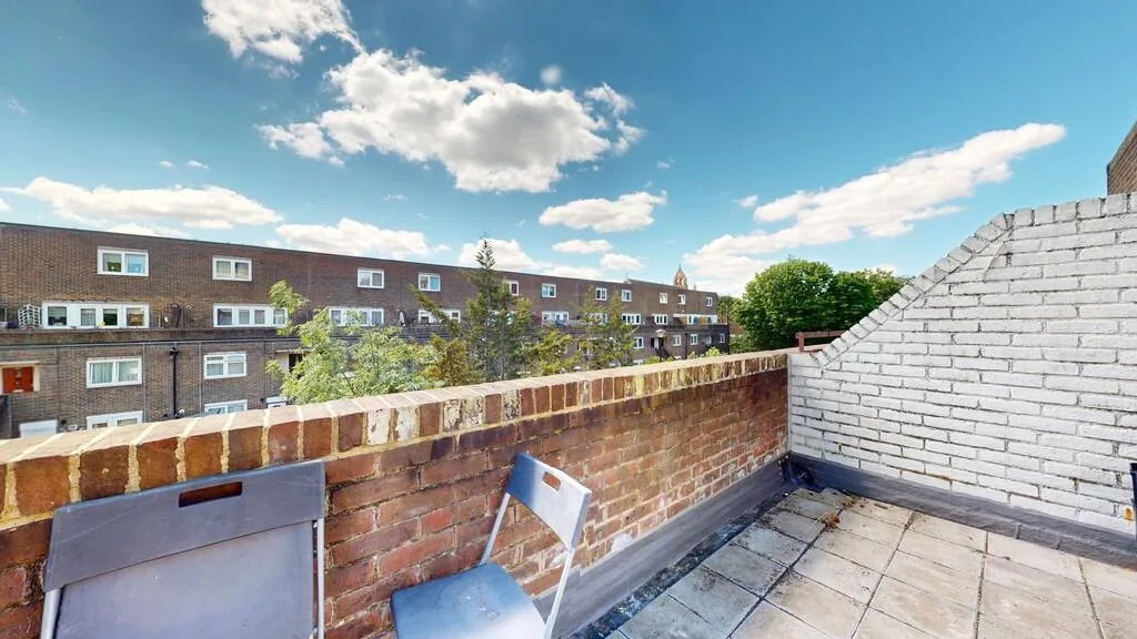 2 bedroom maisonette for rent