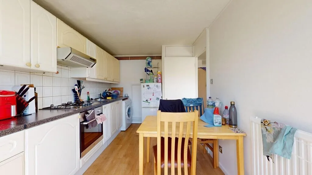 2 bedroom maisonette for rent