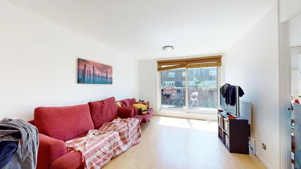 2 bedroom maisonette for rent