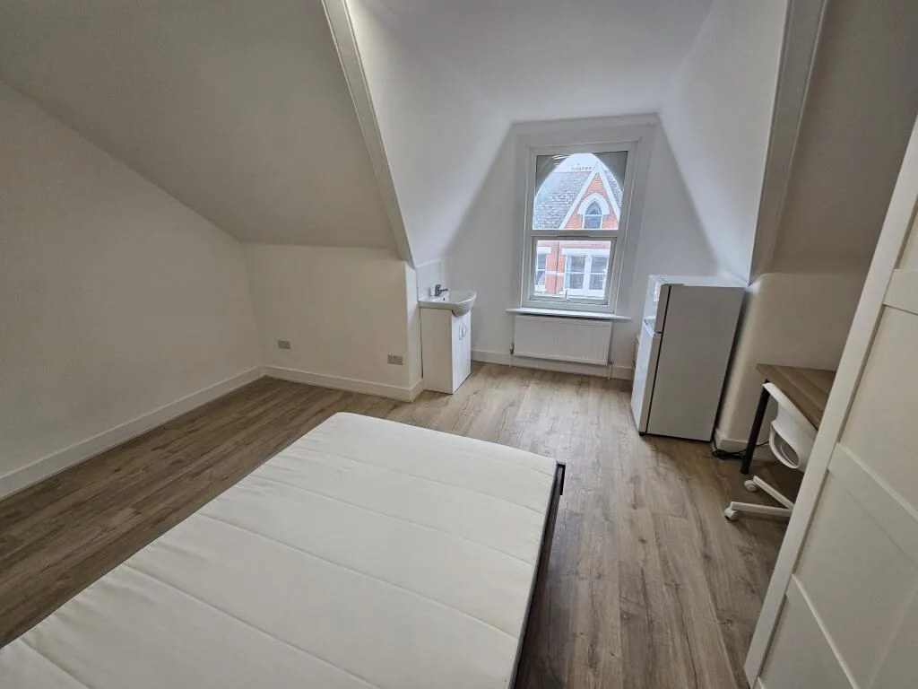 1 bedroom house share for rent