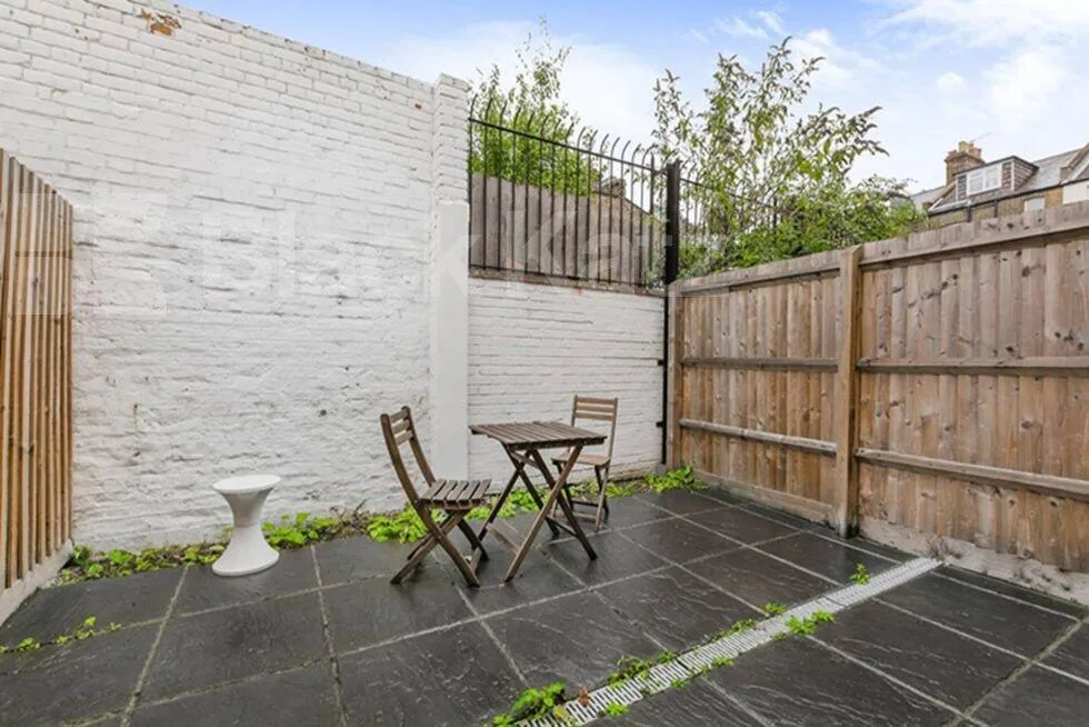 4 bedroom flat for rent