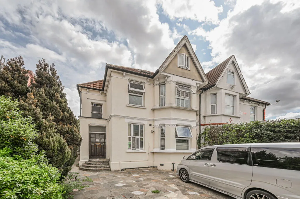 3 bedroom flat for rent