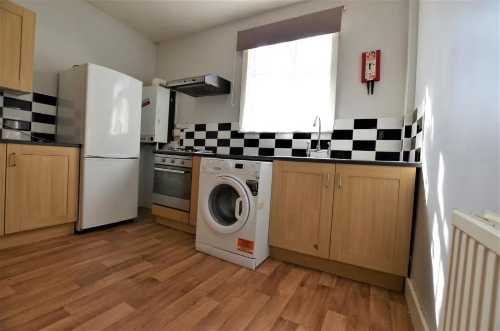 2 bedroom maisonette for rent