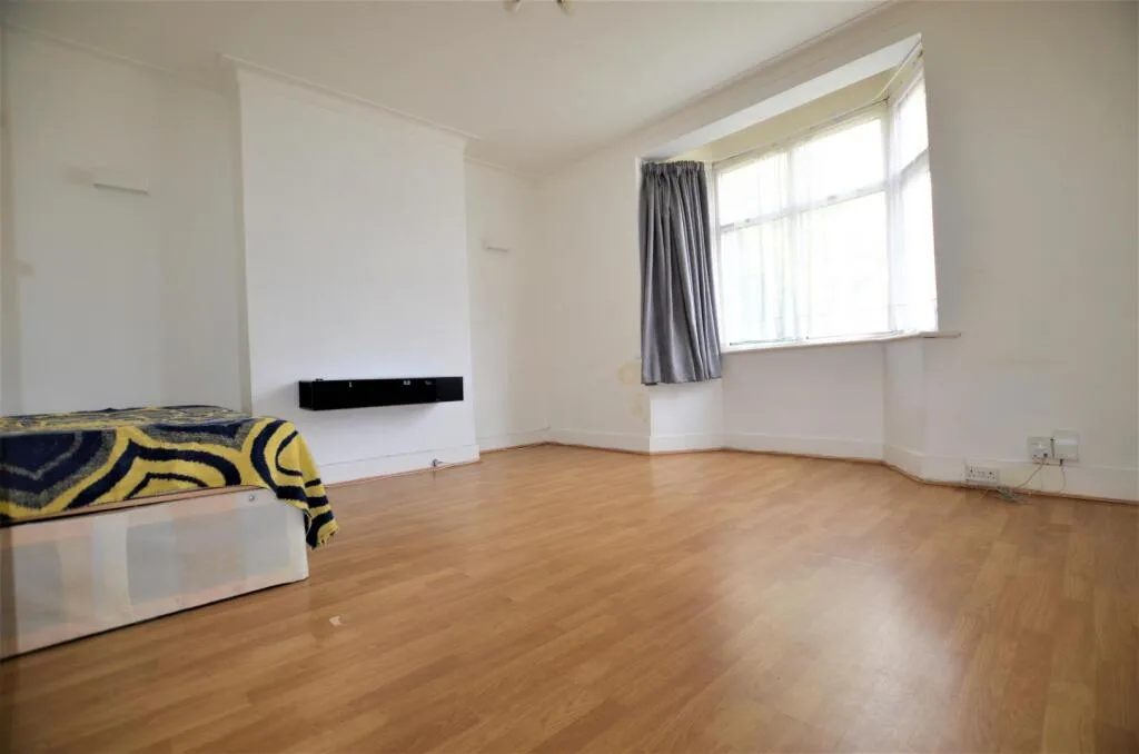 2 bedroom maisonette for rent