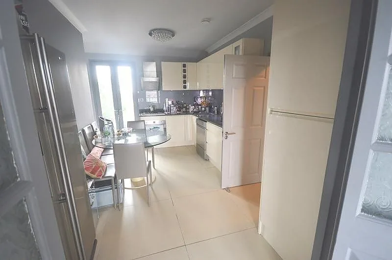3 bedroom apartment for rent