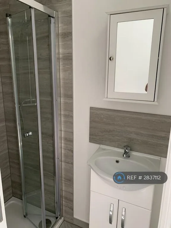 1 bedroom house share for rent